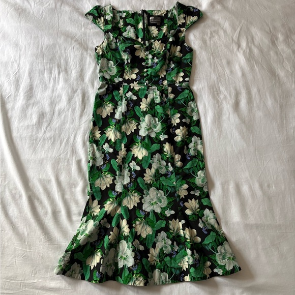 Anthropologie Floral Green Midi Dress with Sweetheart Neckline - Picture 3 of 10